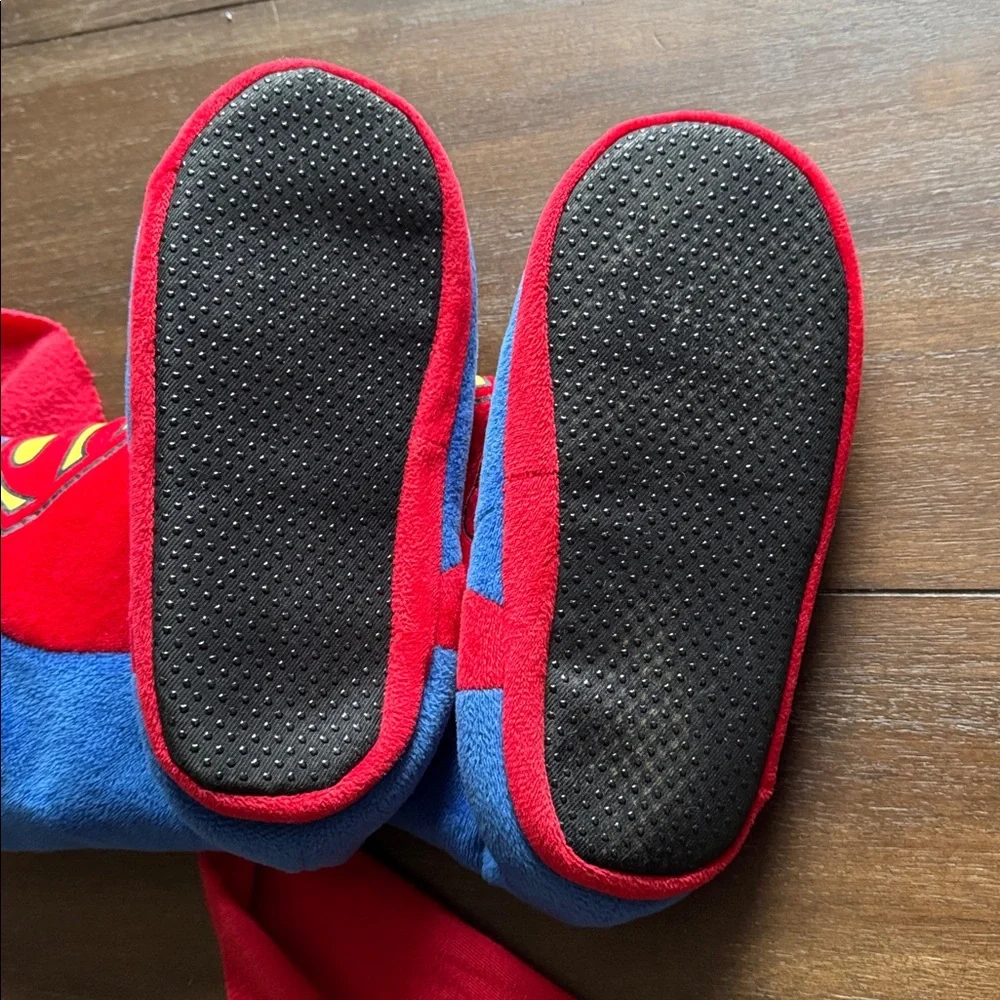 Size M (estimated 12-13) DC Comics Boy's Superman Superhero Slipper Booties